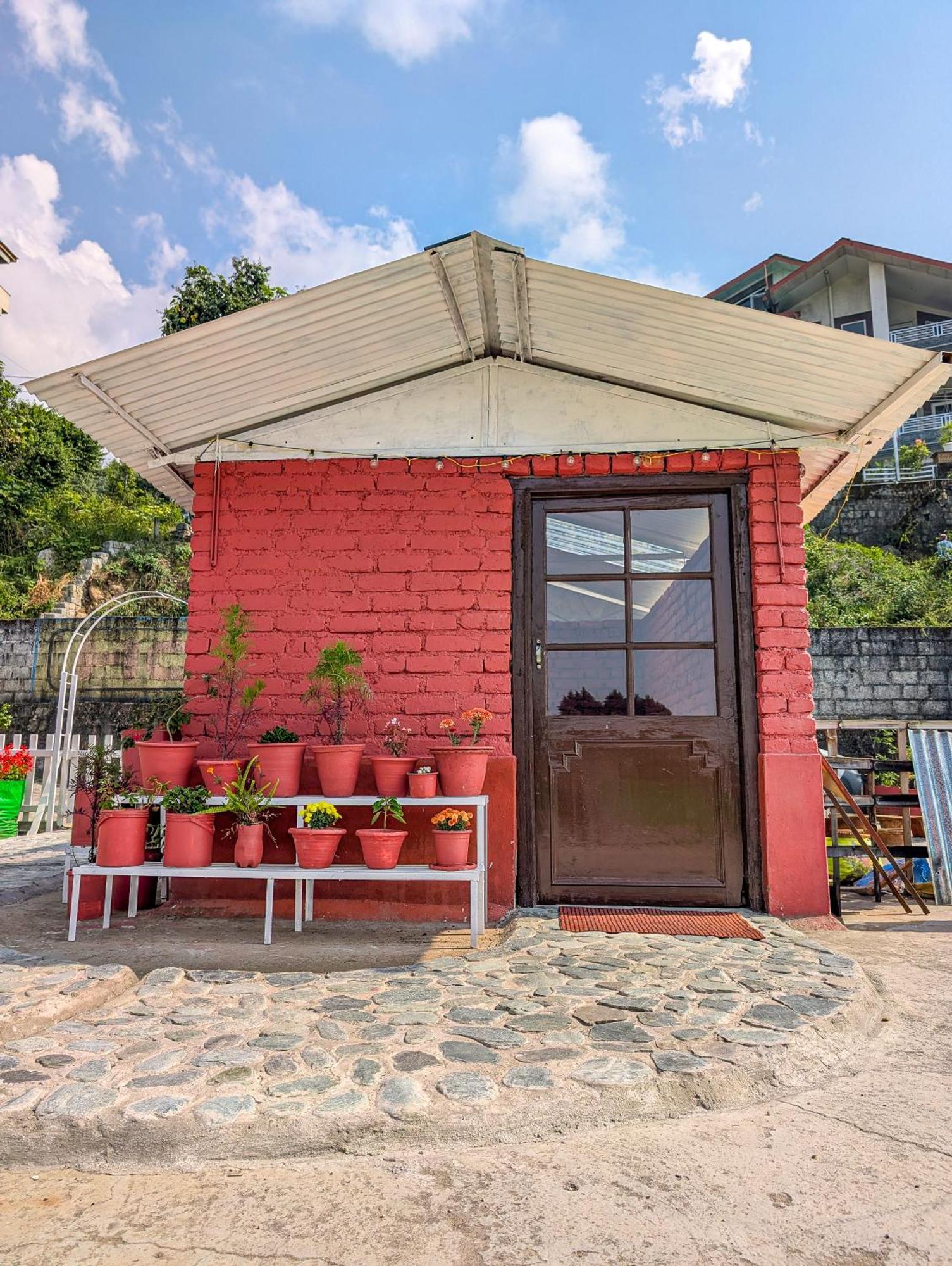 Hobo Hostel Дармсала Экстерьер фото