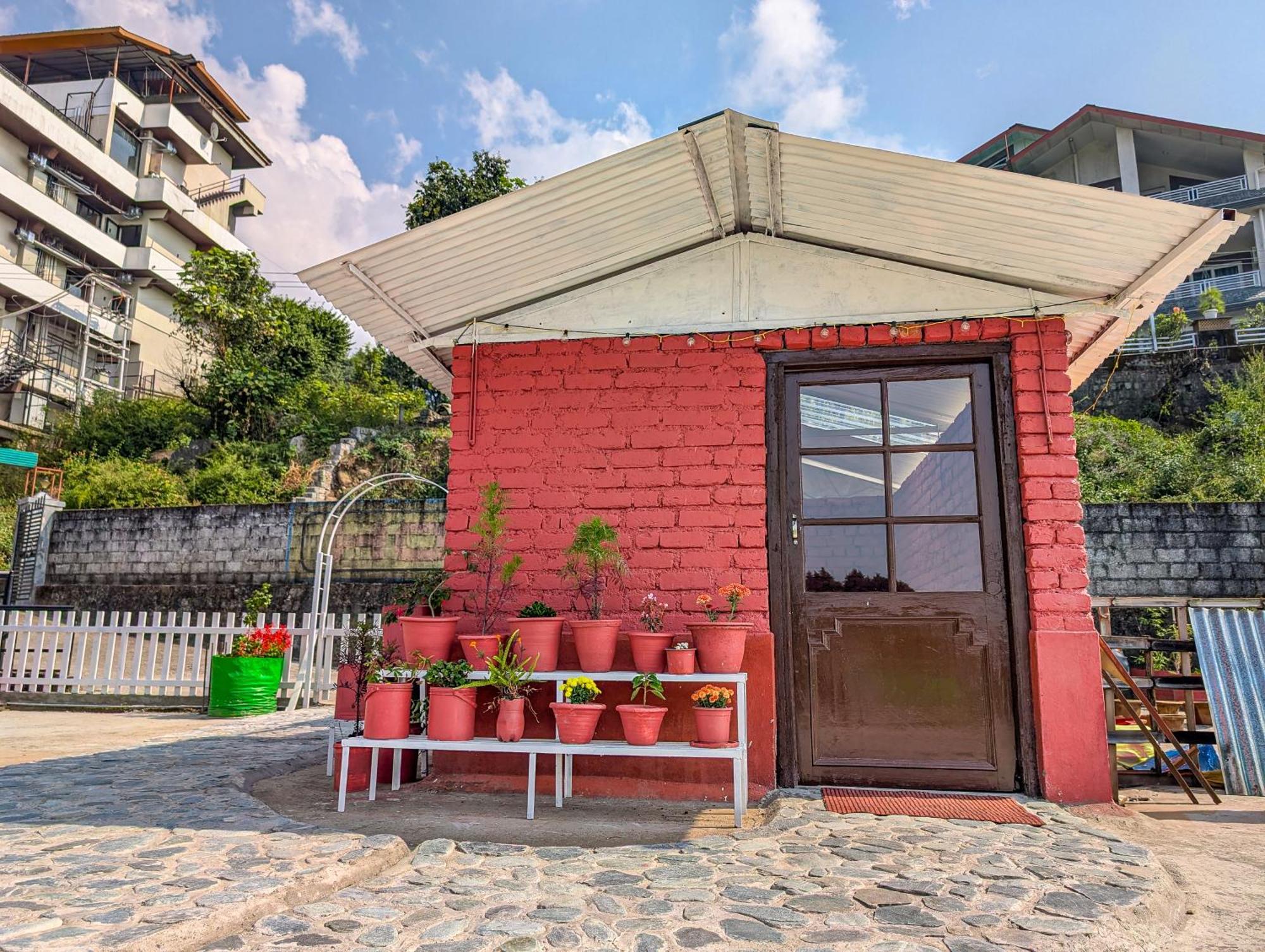 Hobo Hostel Дармсала Экстерьер фото