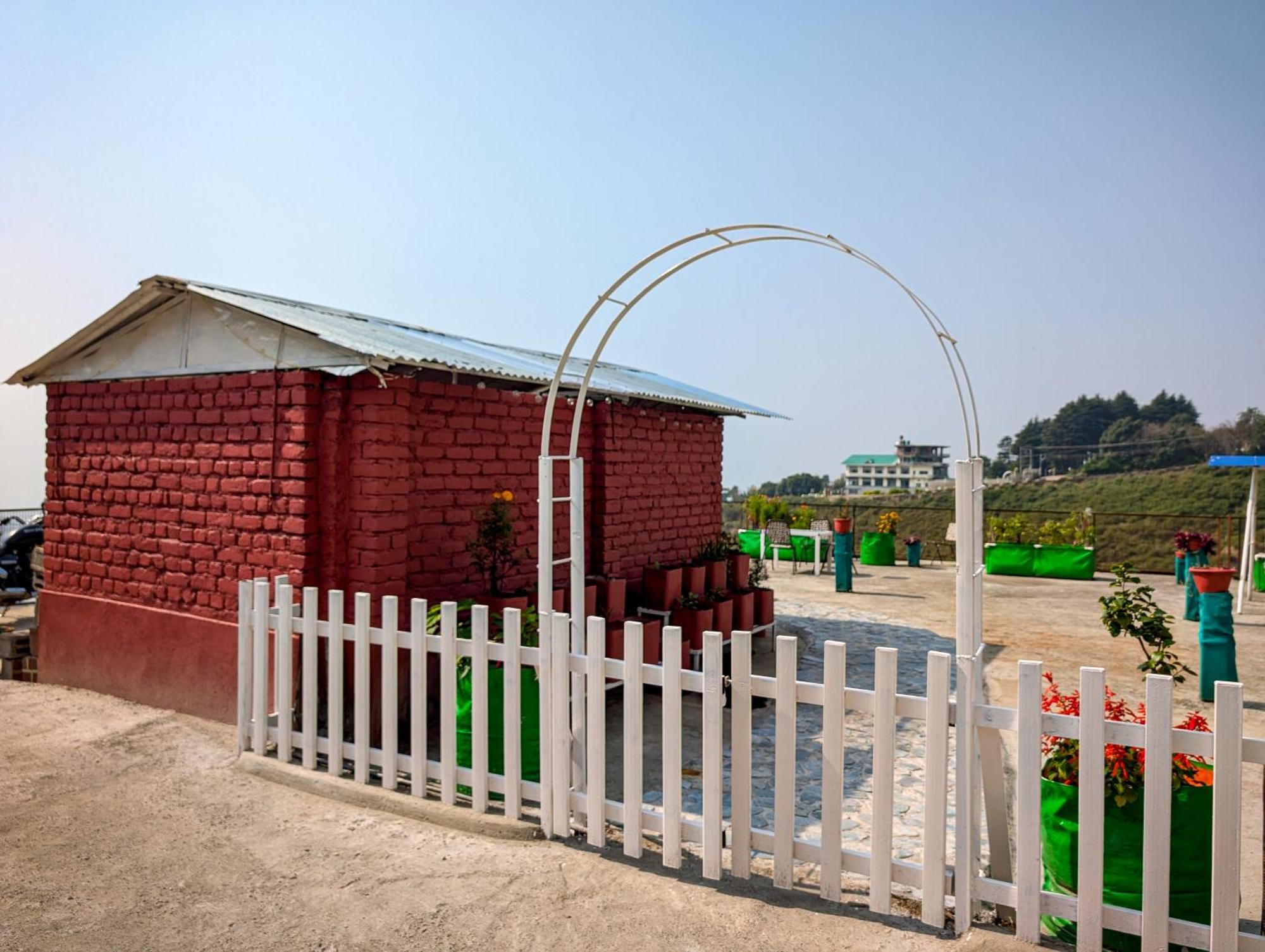 Hobo Hostel Дармсала Экстерьер фото
