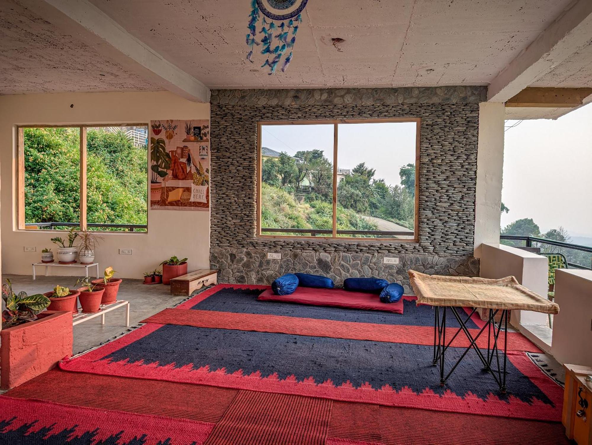 Hobo Hostel Дармсала Экстерьер фото