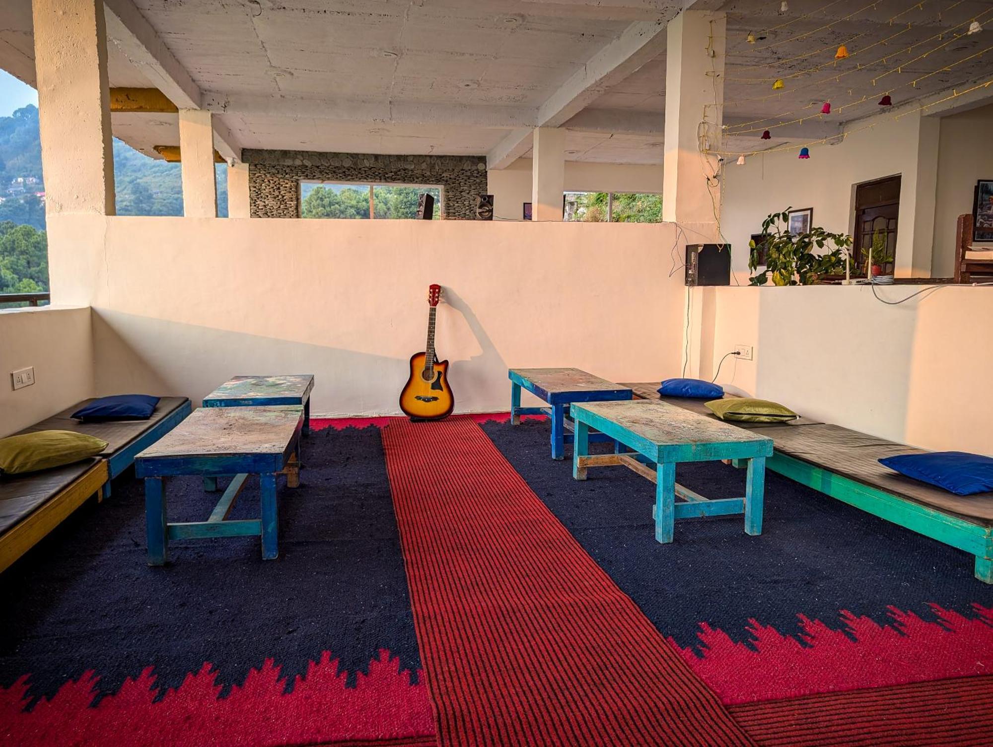 Hobo Hostel Дармсала Экстерьер фото