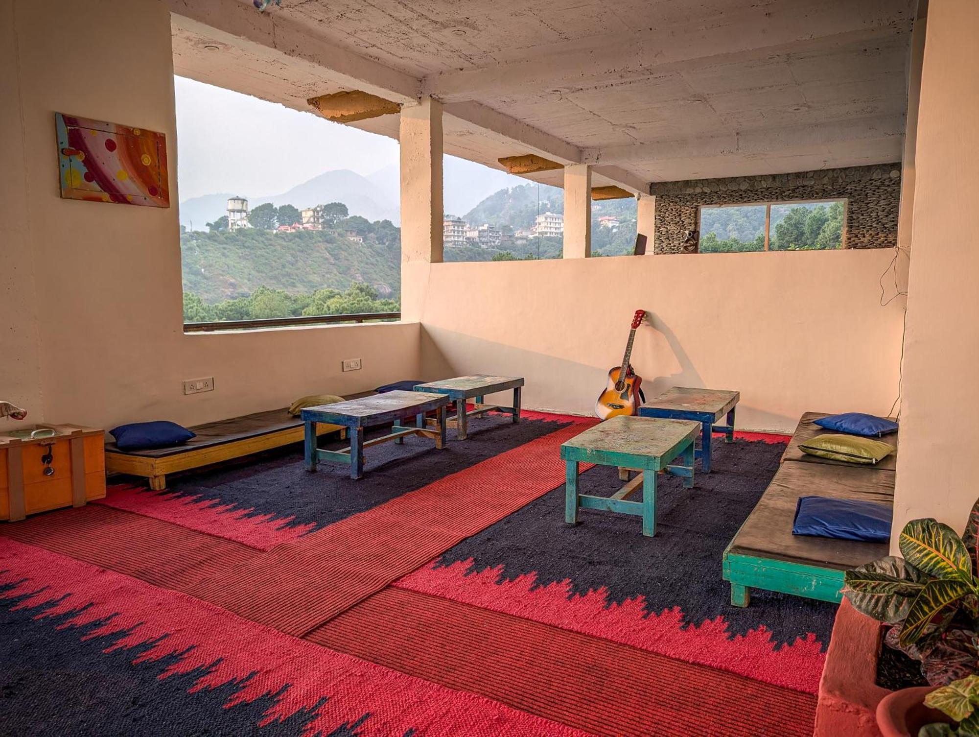 Hobo Hostel Дармсала Экстерьер фото