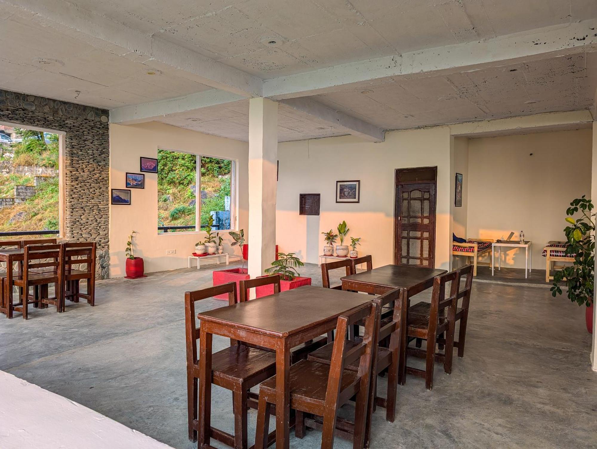 Hobo Hostel Дармсала Экстерьер фото
