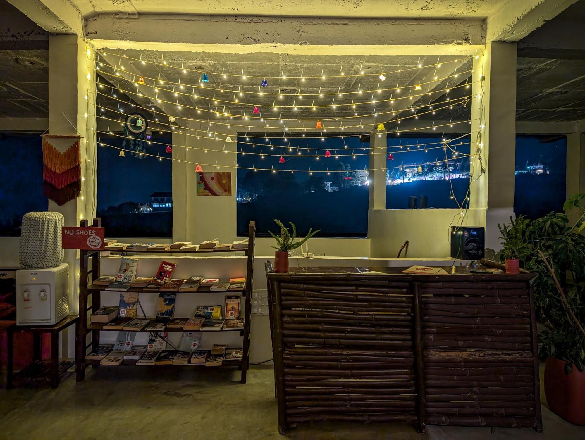 Hobo Hostel Дармсала Экстерьер фото