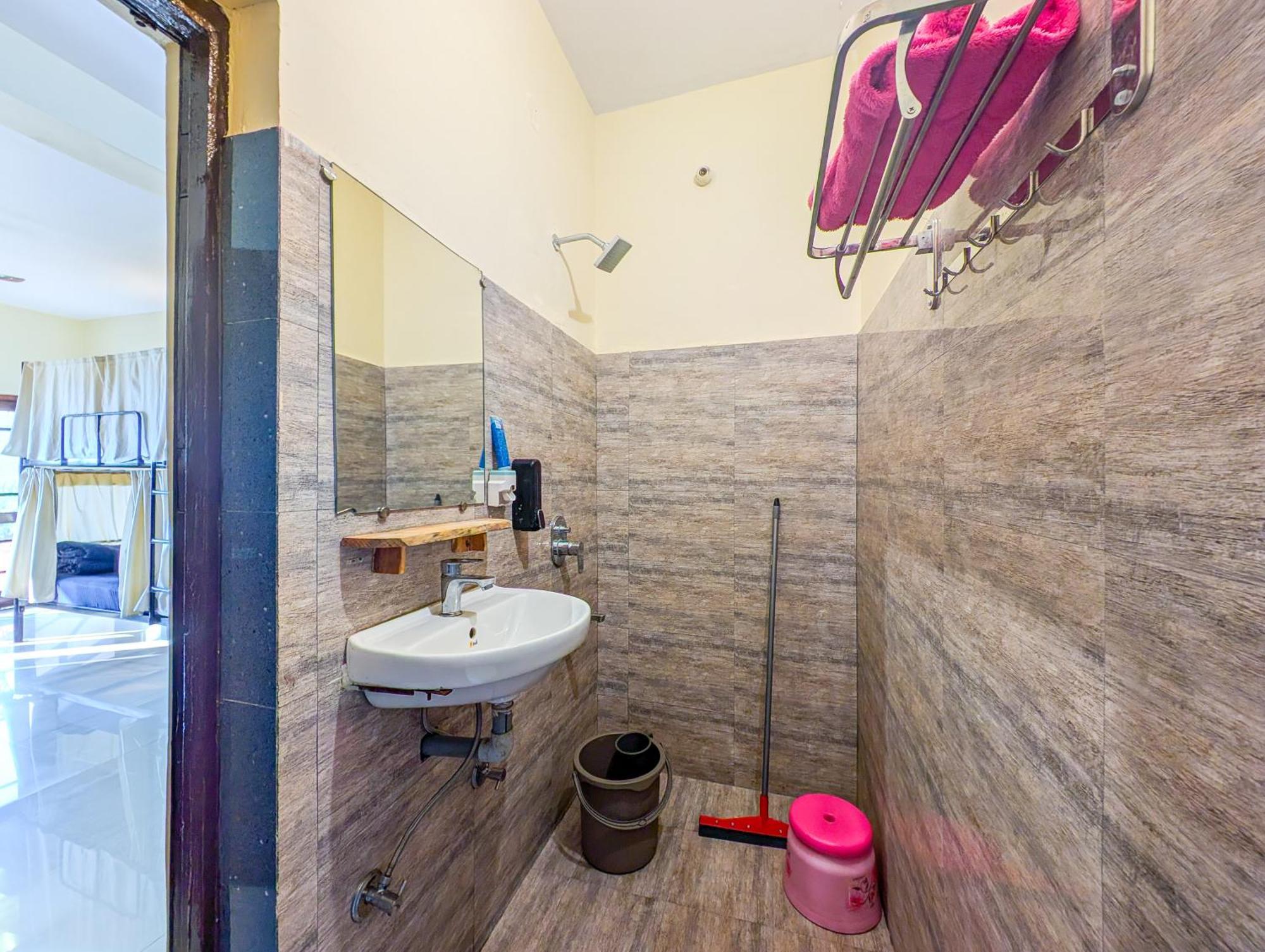 Hobo Hostel Дармсала Экстерьер фото