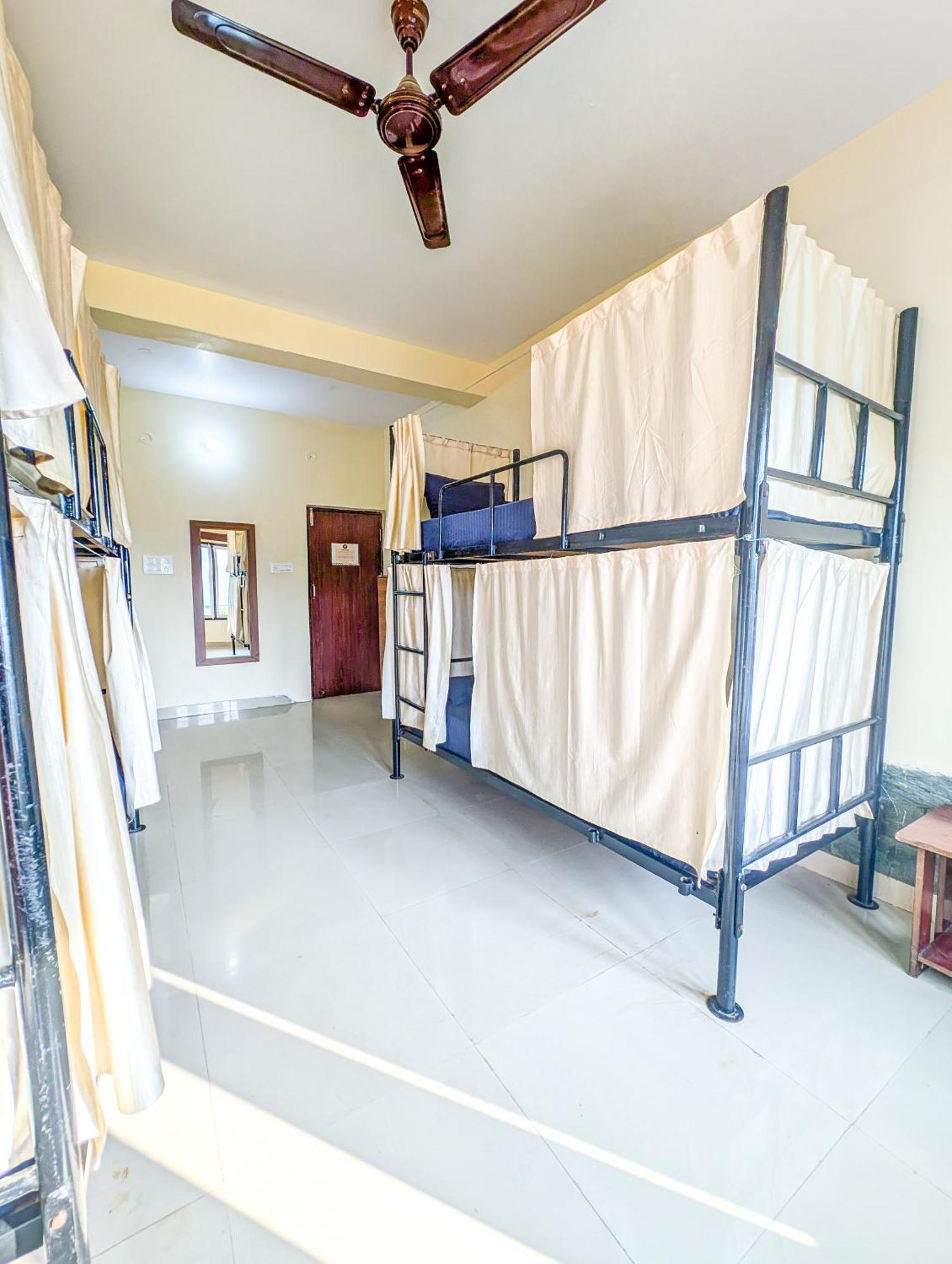 Hobo Hostel Дармсала Экстерьер фото
